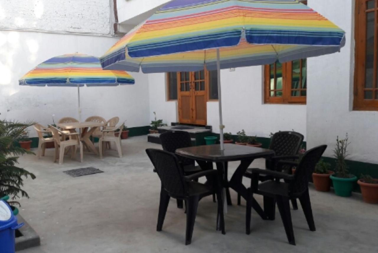 Hotel Monson Srinagar (Jammu and Kashmir) Bagian luar foto