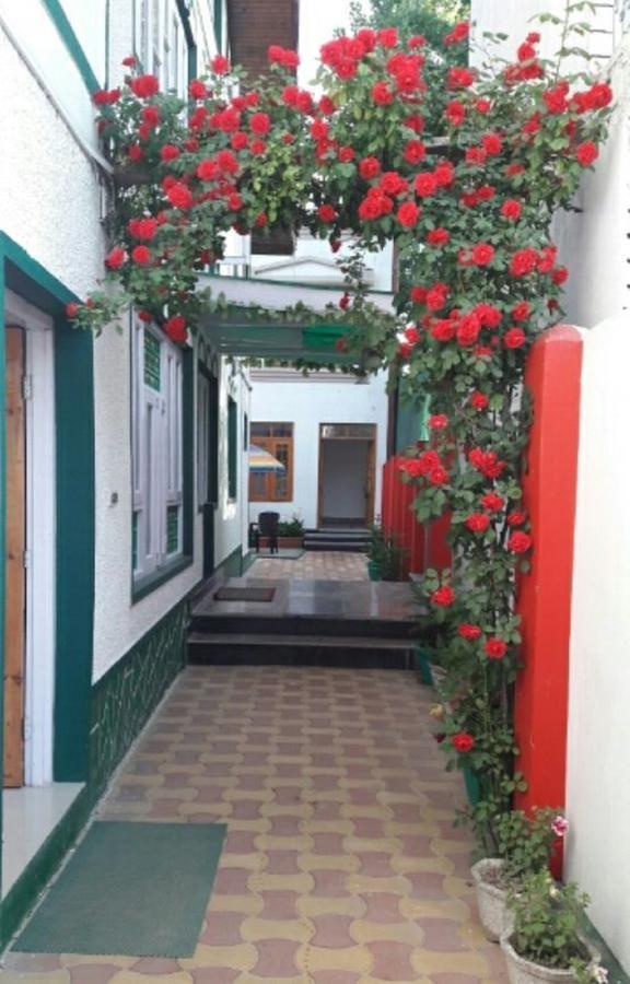 Hotel Monson Srinagar (Jammu and Kashmir) Bagian luar foto